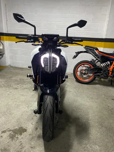 Duke 390 Ng Modelo 2023 Color Blanco Y Negro Llantas Nuevas
