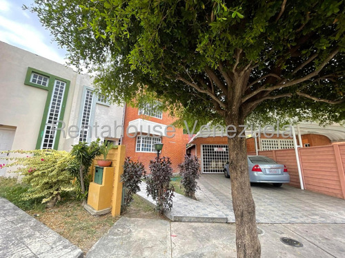 Jip 25-16988. Rent-a-house Vende Hermoso Townhouse De 261 Mts2, 5 Hab, 4 Baños, El Urbanismo Cuenta Con Cancha, Parque Infantil Conectado A Pozo Y Mucho Mas. En Urb. Araguama Country, Maracay.