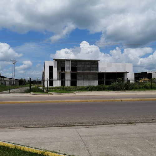 En Venta Local - Galpón Comercial De 3.200 M² Ideal Para Megatienda Ubicado En Avenida Principal San Fernando De Apure.