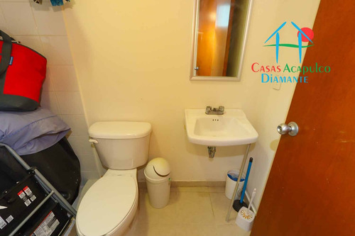 Cad Mayan Lakes View 204. Terraza Con Vista A La Alberca. En Condominio Con Club De Playa
