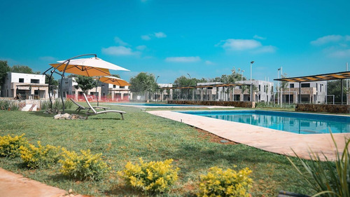 Casa En Venta En Los Lirios En Montemorelos