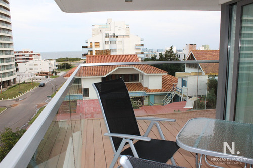 Alquila Y Vende Apartamento De 2 Dormitorios Con Vista Al Mar, En Brava Punta Del Este.