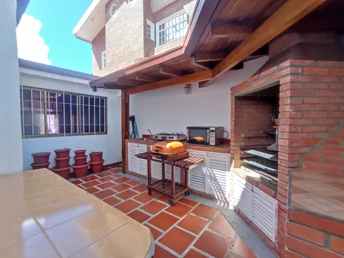 Los Samanes Casa En Venta