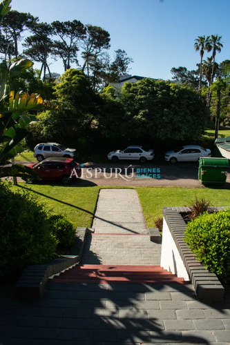 Venta De Lujosa Casa En Playa Mansa, Punta Del Este