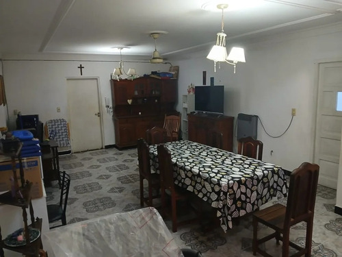 Excelente Casa Familiar Con Gran Patio Y Pileta