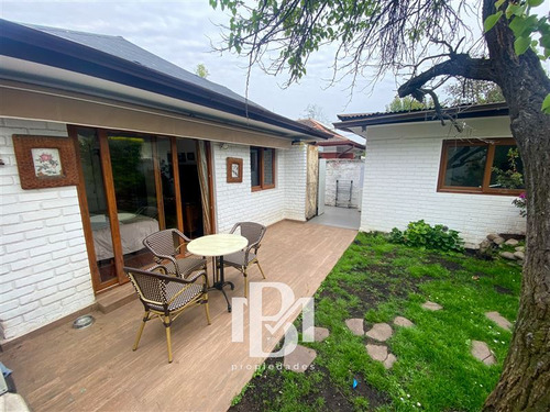 Casa En Venta De 4 Dorm. En Las Condes