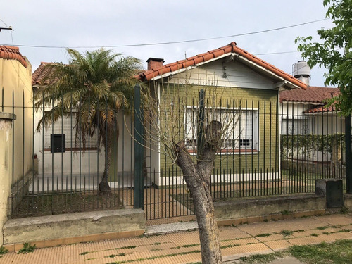 Chalet En Lomas De Zamora Con Salida A Dos Calles