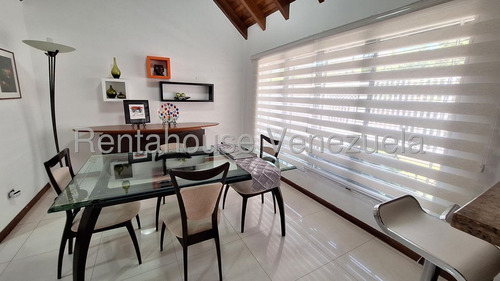 Hermosa Casa, Con Excelente Distribución Y Amplios Espacios Listos Para El Disfrute De La Familia. Fácil Mantenimiento Y Con Excelente Ubicación En Una De Las Mejores Urbanizaciones De Valencia