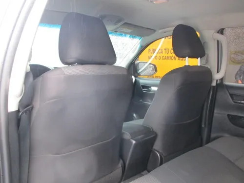 Toyota Hilux 4x4 2400cc Mt Aa