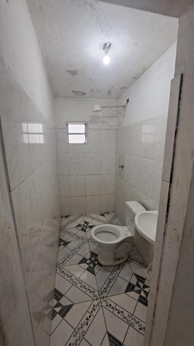 Duas Casa Uma De 5 Cômodos A Outra De 4 Comodos