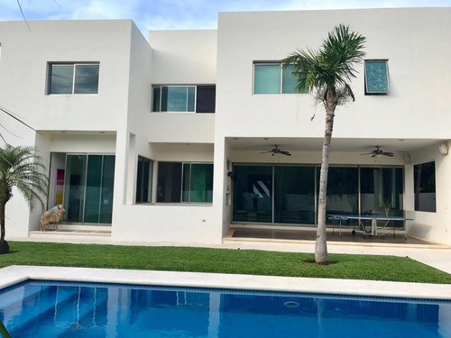 Casa De 2 Niveles En Lagos Del Sol