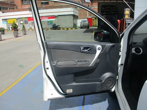 Renault Koleos DYNAMIQUE 4X4 2500CC MT AA