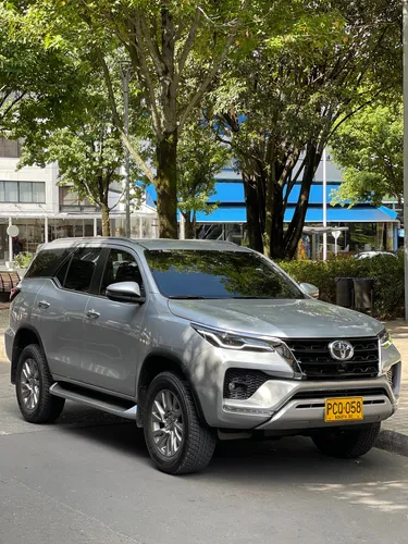 Toyota Fortuner 2.7 Srv At