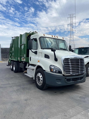 Camion Recolector De Basura  Freigthliner Cascadia 