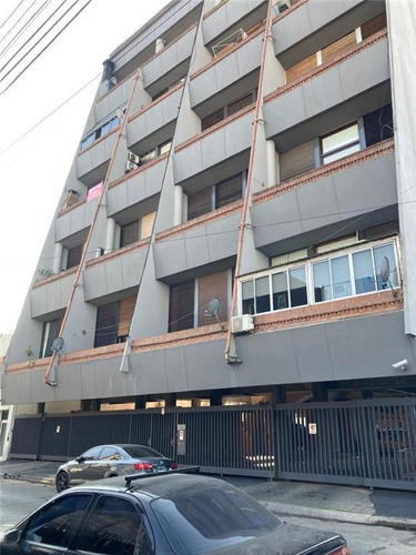 Departamento En Venta 3 Amb En Dúplex, Frente, Luminoso,en Lanús