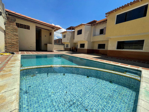 Imagen 3 de 18 de Town House En Venta En Nueva Barcelona El Cr Katuarito E