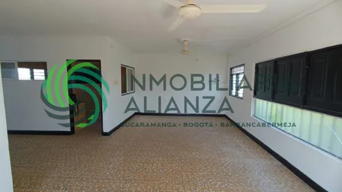 Apartamento En Arriendo En Pueblo Nuevo. Cod A16394
