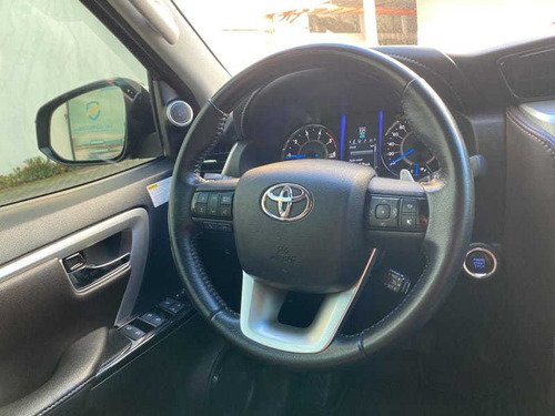 Imagem 13 de 15 de Toyota Hilux Sw4 2.8 Srx Diesel 7 Lugares.