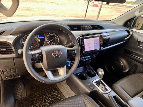 Imagen 9 de 10 de Toyota Hilux 2.8 C/d 4x4 Tdi Srv At6 204cv