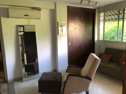 Imagen 13 de 24 de En Venta Espectacular Ph, En La Urb. El Marqués, A Pocos Metros Del Ávila, Con Excelente Vista Desde Todas Las Áreas, Iluminado, Fresco, Clima De Montaña, Espacioso Y Remodelado.
