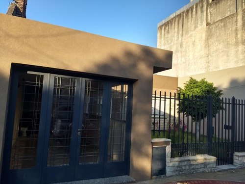 Imagen 3 de 14 de Excelente Ubicación- Casa 3 Amb. C/ Garage