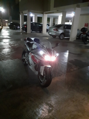 Yamaha Yzfr1