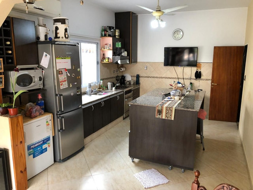 Imagen 13 de 30 de Vivienda Multifamiliar-casa 3 Amb + Dpto 4 Amb-cocheras - Fondo Libre C/ Piscina