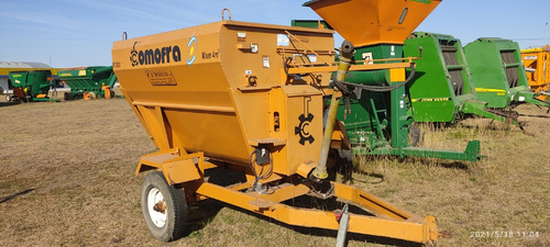 Mixer Comofra Sf-2000,año 2015,de 4,00 Mts Cub, 3 Sinfines.