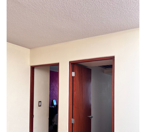 Casa Recien Remodelada, Cuenta Con Todos Los Servicios Basicos Y Cuenta Con Privacidad Al Tener Control De Acceso De Visitantes