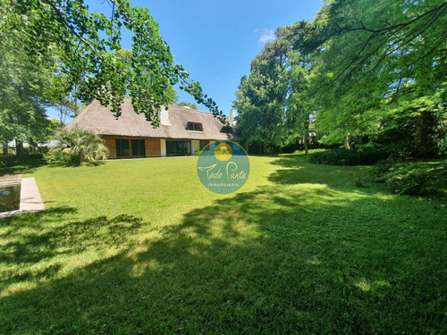 Casa Exclusiva En La Zona Del Golf.- Ref: 5895