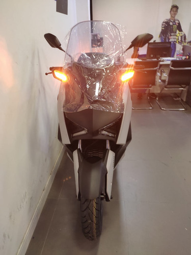 Xmax 250 Connected 2025