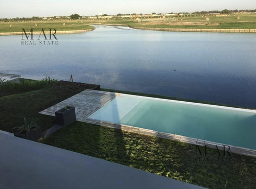 Imagen 1 de 30 de Casa En Venta Con Salida A La Laguna Central En Barrio El Golf Nordelta