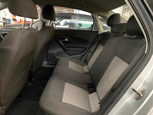 Imagen 6 de 12 de Volkswagen Vento 1.6 Comfortline Aut Ac 2016