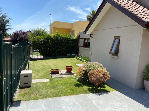 Hermosa Y Amplia Casa En Alto Macul: Lista Para Habitar