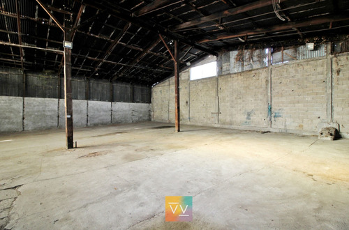 Venta Galpón 460 M2 Construidos Prado.
