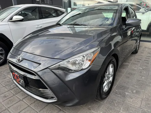Toyota Yaris 1.5 R Le Mid Sedan At