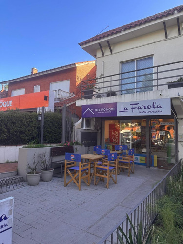 Local Comercial En Pleno Carrasco Sobre Arocena, La Farola