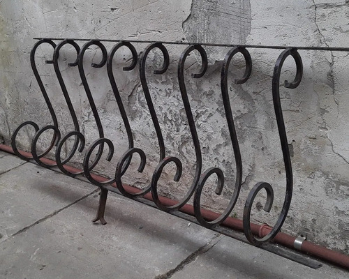 Reja Baranda Antigua De Hierro Forjado Con Rulos (Usado)