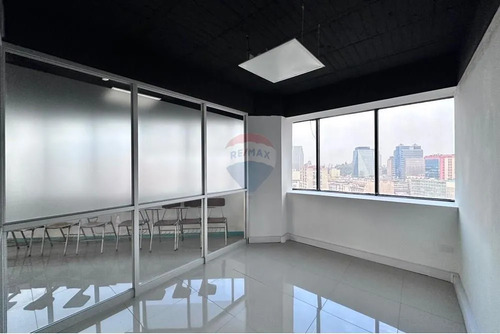 Amplia Oficina En Zona Comercial De Santiago