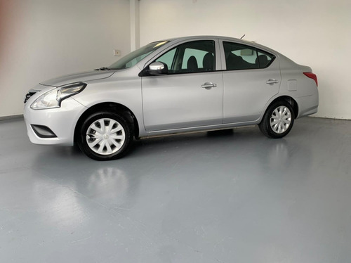 Nissan Versa Sense Pure Drive F4 At 2018 43.800 Km. Plateado