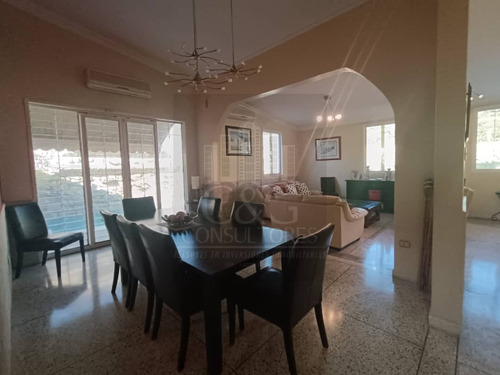 Se Vende Bella Casa De Esquina Urb El Piñal El Limon