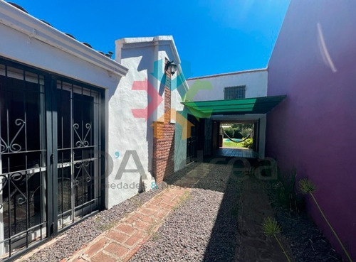 Venta / Oportunidad Antigua Casa Refaccionada En B° Villa Del Parque