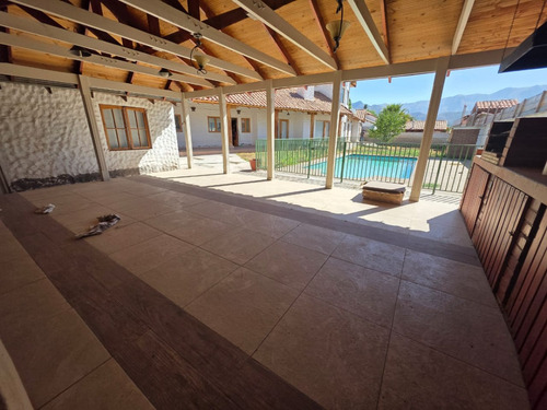 En Venta Casa En Rinconada De Los Andes Estilo Chilena 4h 3b