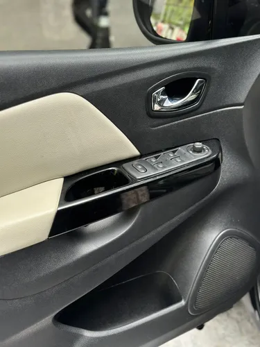 Renault Captur 2.0 Intens Automática
