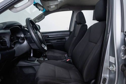 Imagen 12 de 15 de Toyota 2017 Hilux L/16 2.4 Dc 4x2 Tdi Dx