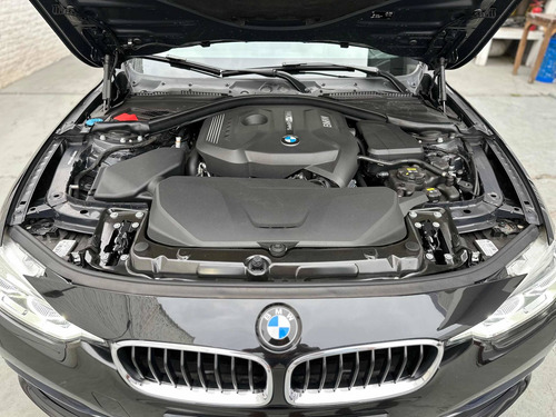 Imagen 12 de 25 de Bmw Serie 3 2016 3.0 330i Sedan Sport Line 252cv