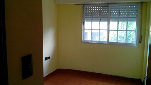 Departamento En Muy Buen Departamento!! De 2 Ambientes ,contra Frente ,cocina Comedor Baño Completo Y Balcón