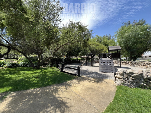 Sitio Para Autoconstrucción En Condominio De Piedra Roja