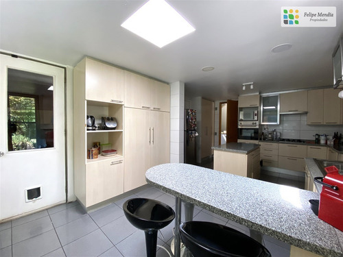 Impecable En Condominio 5 Dorm. Servicio Y Sala De Estar.