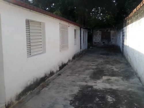 Imagen 5 de 10 de Se Vende Casa De Oportunidad Buen Terreno Mejor Zona De La Candelaria Zona Maracay Aragua Buen Precio 04243785803